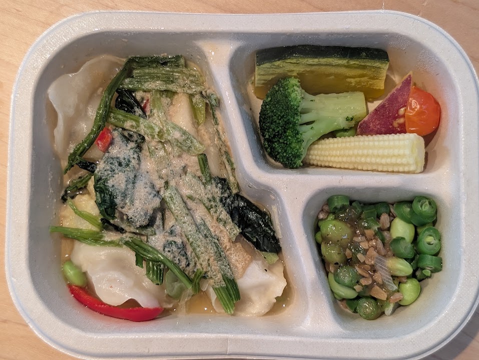 ほうれん草とヤングコーンのごまだれ水餃子